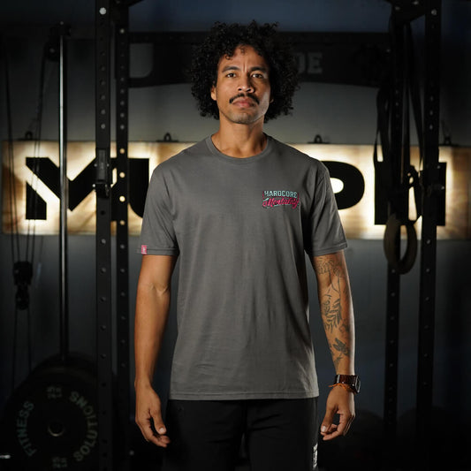 Polera Regular Fit Hardcore Mentality - Gris Charcoal