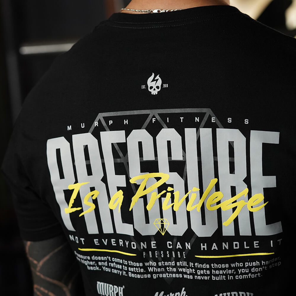 Polera Regular fit Pressure is a Privilege - Negro