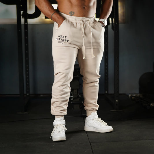 Fitted Jogger Make History - Sweet cream