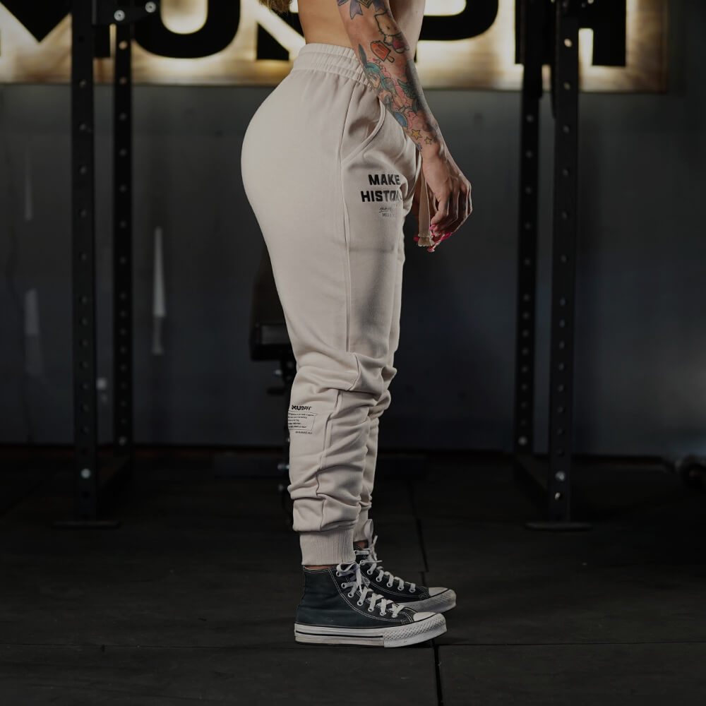 Fitted Jogger Make History - Sweet cream