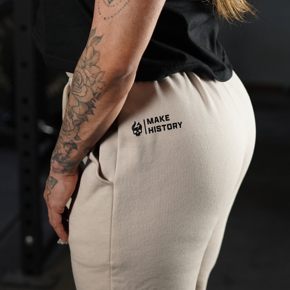Fitted Jogger Make History - Sweet cream