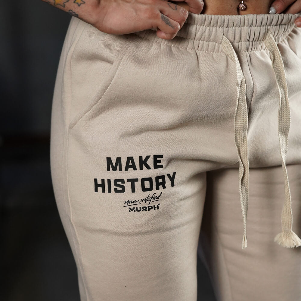 Fitted Jogger Make History - Sweet cream