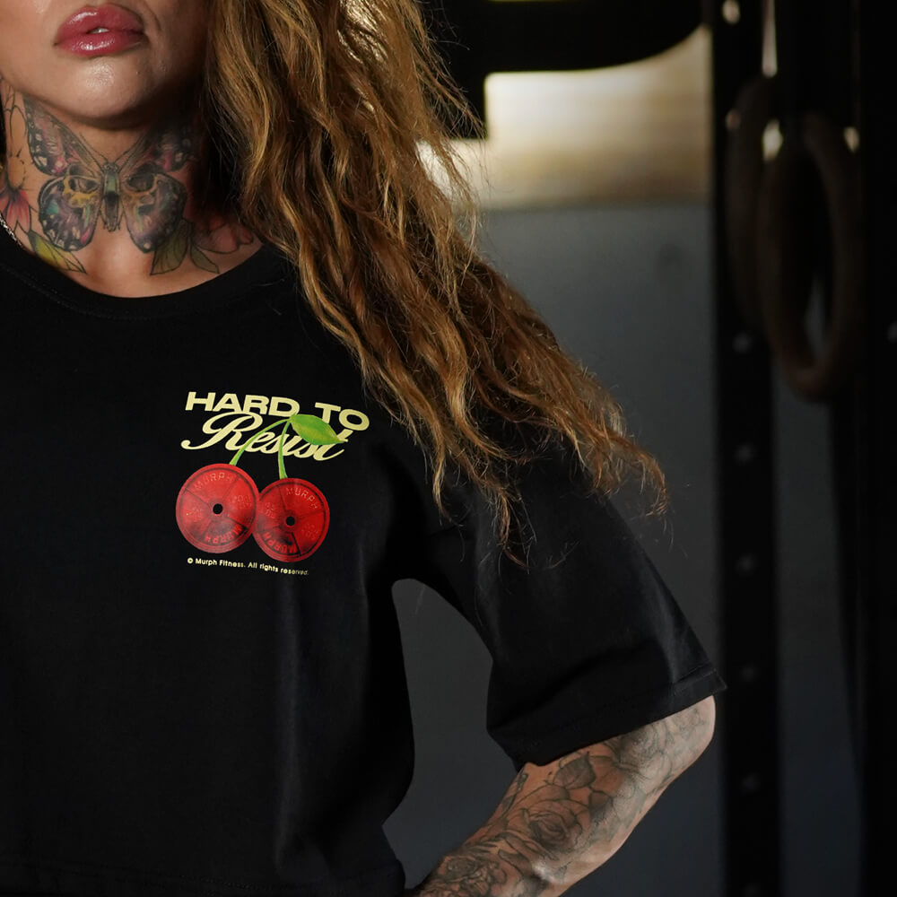 Crop Top Oversize HARD TO RESIST - Negro