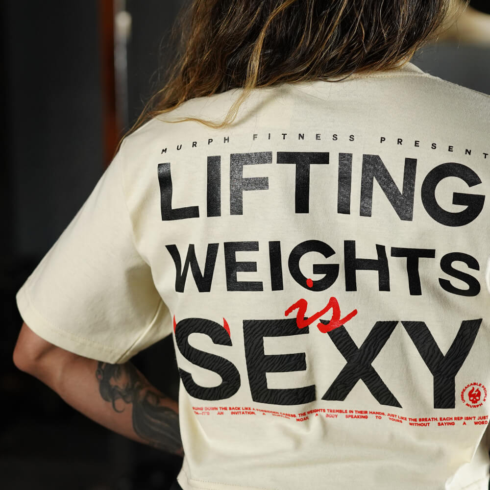 Crop Top Oversize Lifting Weights Is SEXY - Sweet Cream