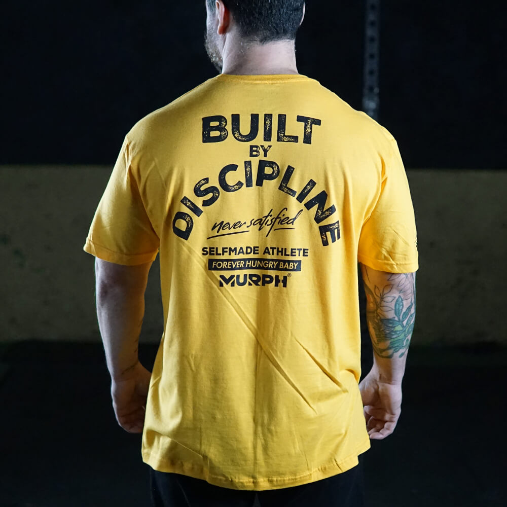 Polera Regular Fit Built By Discipline - Amarillo