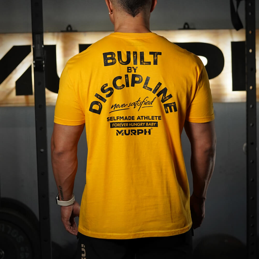 Polera Regular Fit Built By Discipline - Amarillo