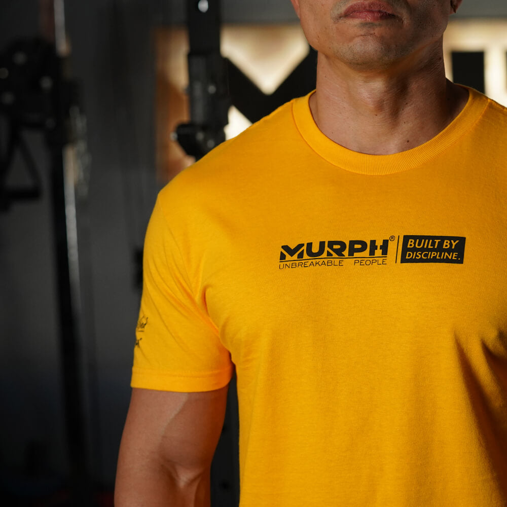 Polera Regular Fit Built By Discipline - Amarillo