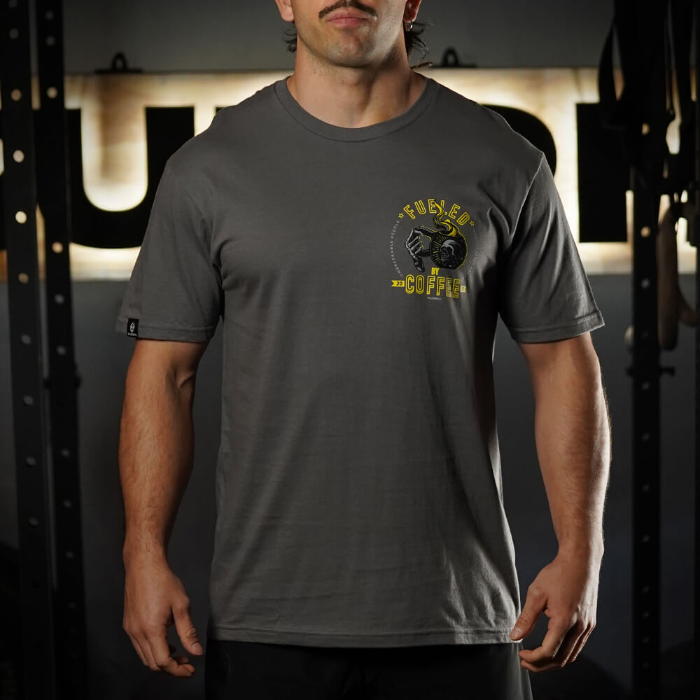 Polera Regular Fit Fueled By Coffee - Gris Charcoal