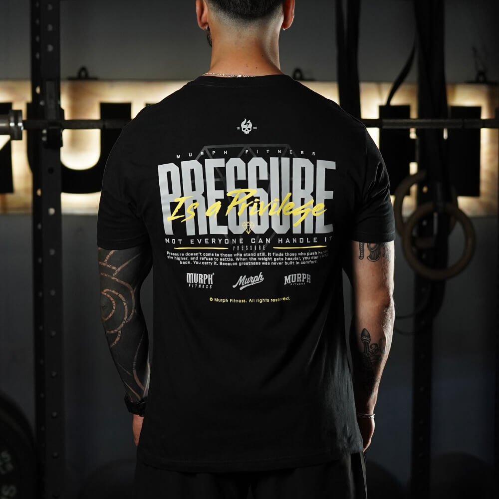 Polera Regular fit Pressure is a Privilege - Negro