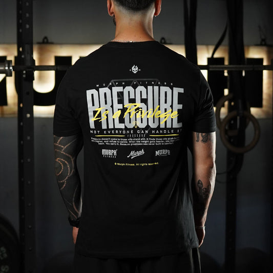 Polera Regular fit Pressure is a Privilege - Negro