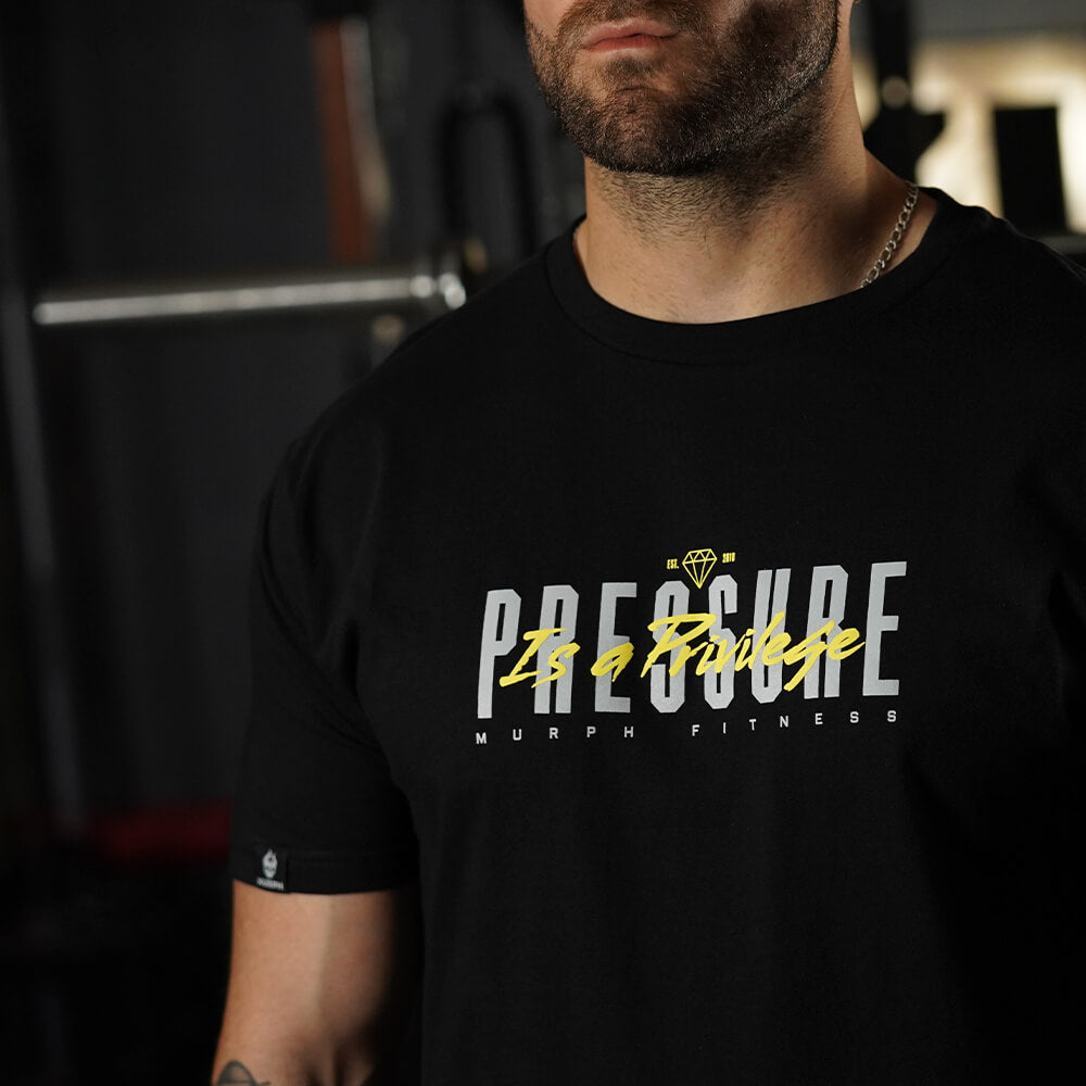 Polera Regular fit Pressure is a Privilege - Negro